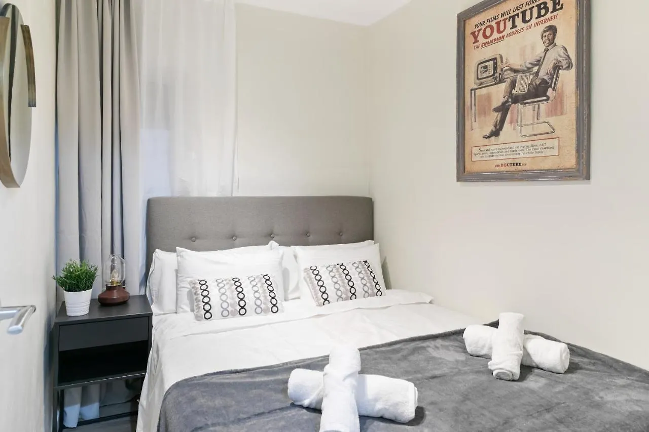 Tendency Apartments Forum 4 Sant Adria de Besos 0*,